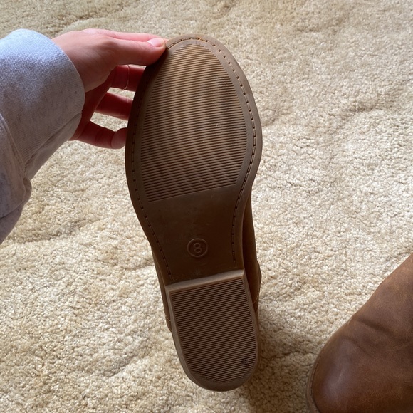 Univeral threads booties color tan size 8 - Picture 4 of 6